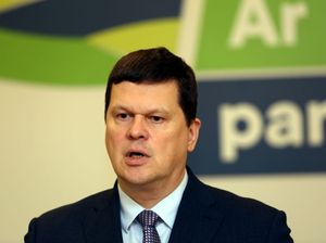 Gerhards valdībā iesniedzis likumprojektu par Rīgas domes atlaišanu