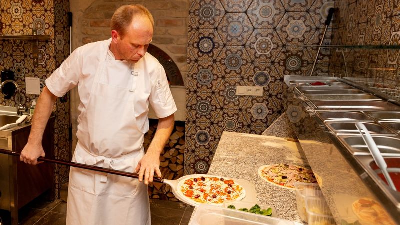 FOTO: Rīgā atklāts jauns itāļu virtuves restorāns Italissimo