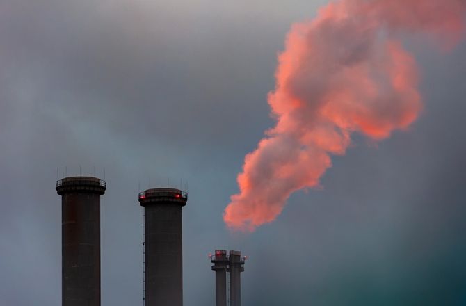 Cīņā ar enerģijas cenu kāpumu, EK ierosina atlikt metāna izmešu ierobežojumus
