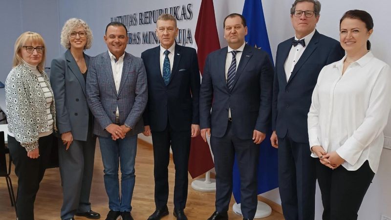 Latvijas zāļu ražotāji prezentē nozares attīstības stratēģiju un aicina pasteidzināt medikamentu rezerves fonda izveidi