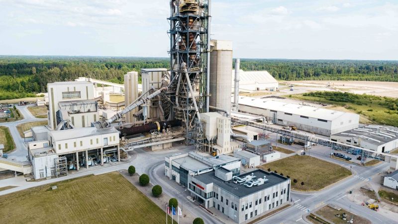 Schwenk Latvija investēs teju 500 miljonus eiro cementa ražošanas dekarbonizācijā Brocēnos