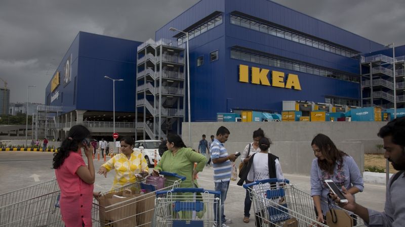 FOTO: IKEA atvēris pirmo veikalu Indijā