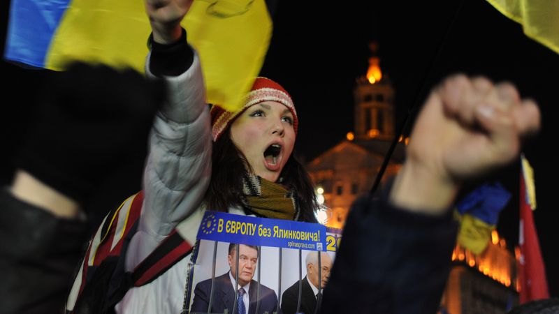 Atbalstu protestiem Ukrainā izteikuši trīs bijušie prezidenti