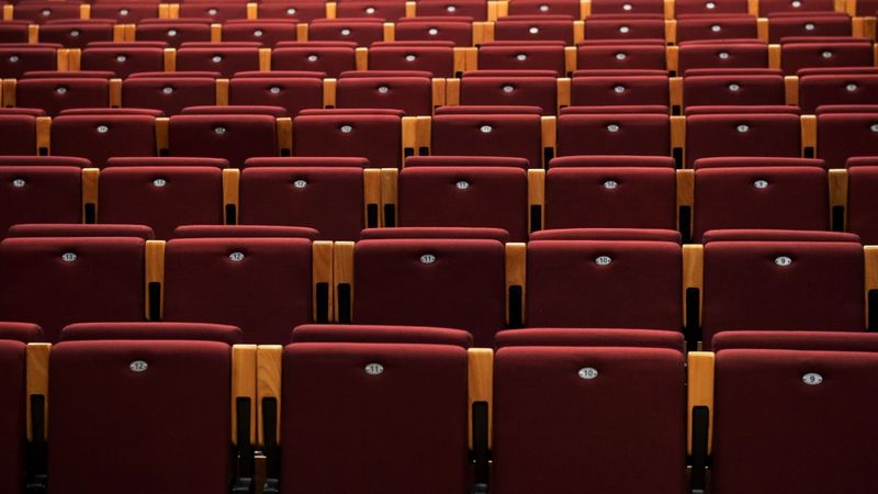 Varētu mīkstināt kultūras pasākumu apmeklētāju distancēšanās prasības