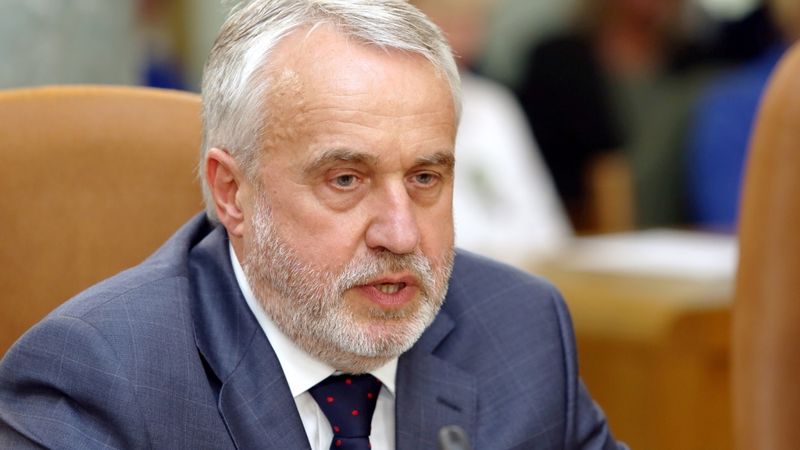 Uzlikts arests Šķēles un Šlesera pārstāvēto uzņēmumu daļām