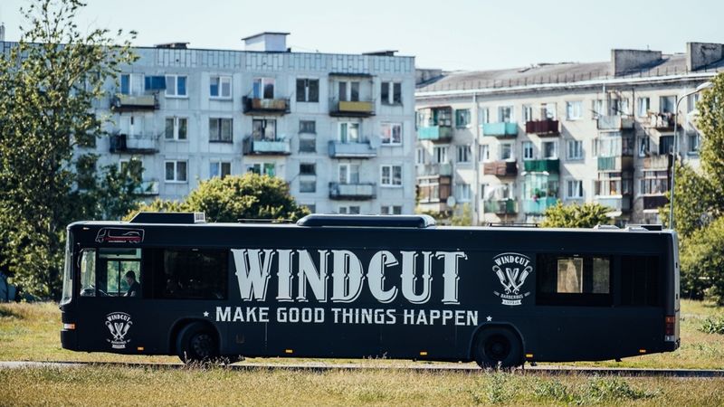 Biznesa ideja: Matus un bārdu var sakopt autobusā (tikai vīrieši)