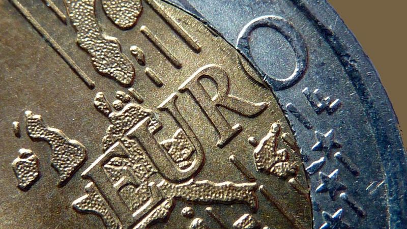 AP: Krievijas miljardieri piedāvā atcelt tiem piemērotās sankcijas apmaiņā pret palīdzību Ukrainai