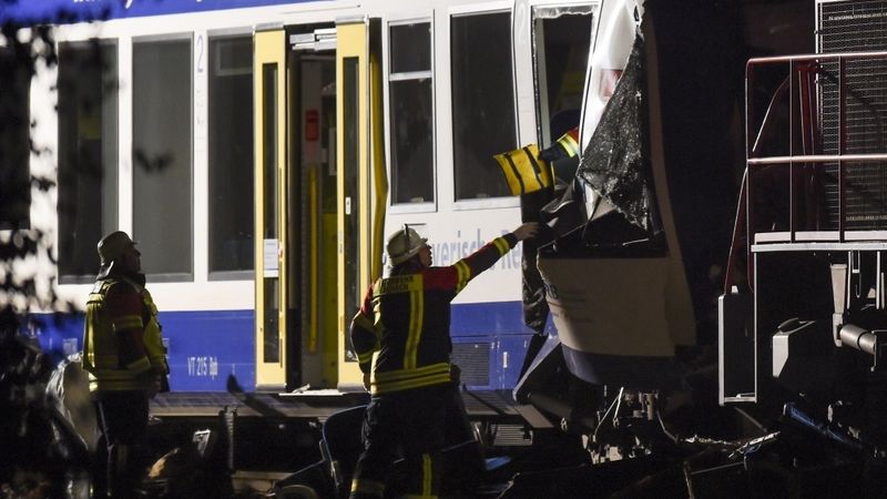 FOTO: Bavārijā saskrējušies divi Deutsche Bahn vilcieni
