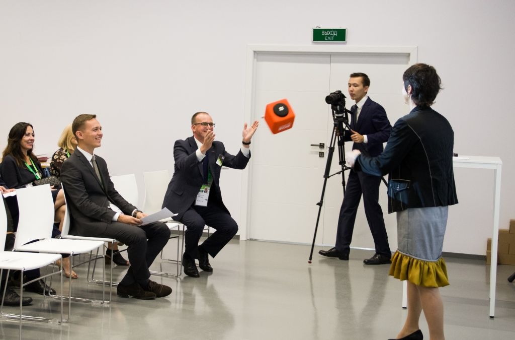 FOTO: Latvijas paviljonā risinās IKT nozarei veltīts forums