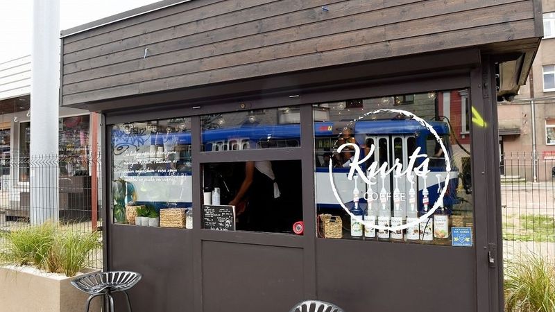 Darbību pārtrauks viens no Kurts coffee kafijas namiņiem