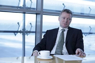 Fliks iestūrējis divu aviokompāniju vadībā