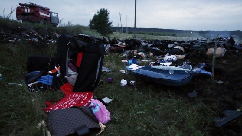 Lielākā daļa notriektās lidmašīnas pasažieru - nīderlandieši; pasaules līderi prasa starptautisku izmeklēšanu