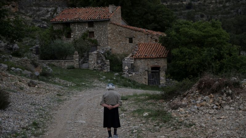 Depopulācija Spānijā: «Mēs mirsim kopā ar savu ciemu»