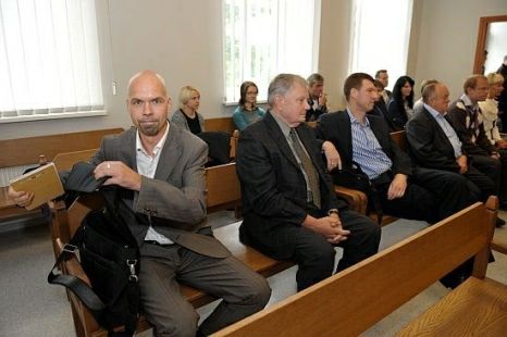 Vai kurpju kasti ar 500 tūkstošiem eiro var ievietot seifā?