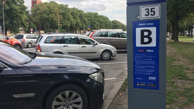 Atceļ atlaides par autostāvvietu, izmantojot Rīdzinieka karti