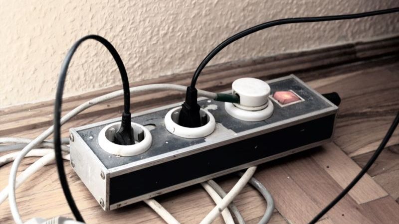 Plāno pabalstu elektroenerģijas cenu kāpuma kompensēšanai