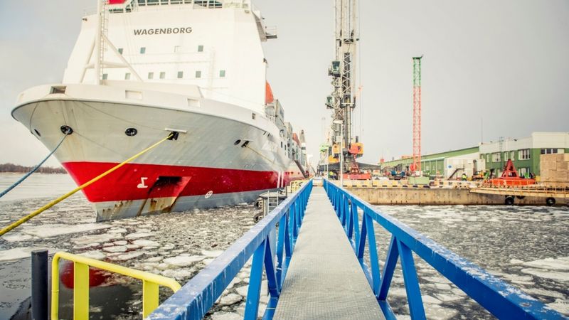 FOTO: Rīgas brīvostā rekonstruētas divas piestātnes