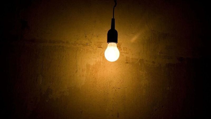 Elektrības tirgu atvērs nākamgad; līdz tam jāmaksā tāpat, kā ierasts