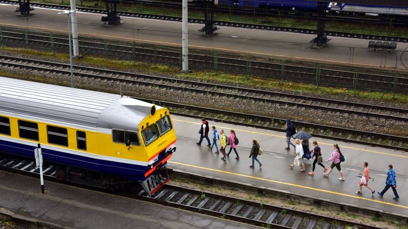 Mudinās autovadītājus pārsēsties sabiedriskajā transportā