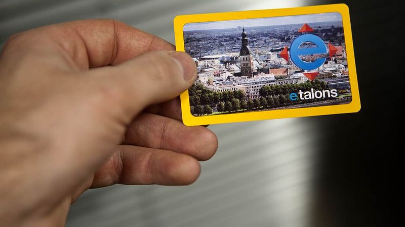Rīgas Karte: ar e-talonu nākotnē varēs braukt pasažieru vilcienos un iepirkties kioskos