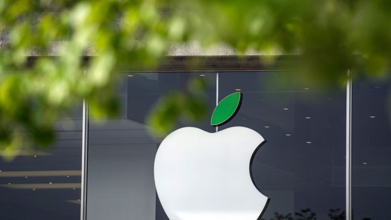 Augot ieņēmumiem, Apple izziņo akciju atpirkšanu