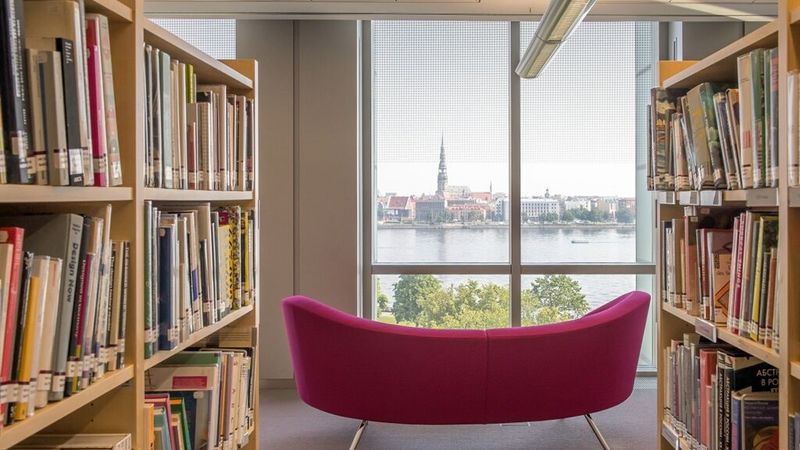 Papildināta ar foto: Gada balvu Rīgas arhitektūrā saņem Latvijas Nacionālā bibliotēka