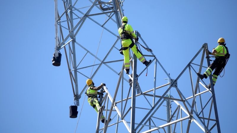 Pacelti pirmie balsti 74,4 miljonu eiro vērtās elektrolīnijas būvniecībā