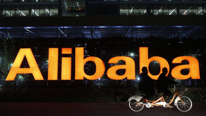 Alibaba maina vadītāju pēc tam, kad kompānijas vērtība sarūk par 70 miljardiem dolāru