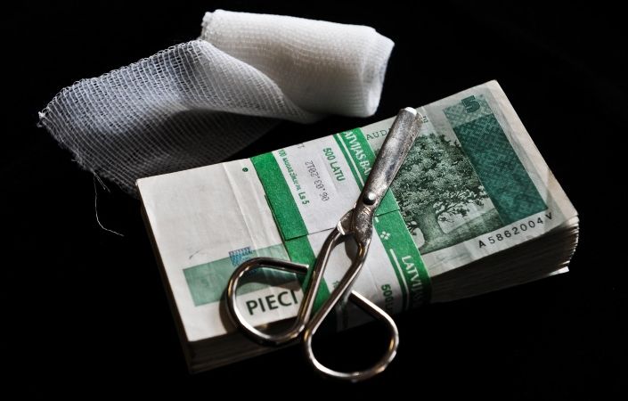 Banku asociācija: Latvijā izaugsme kļūs lēnāka, bet recesijas nebūs