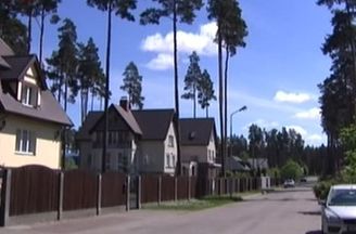 No Nekā personīga sižeta