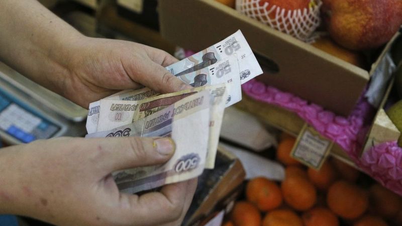 Rublis atgūstas no smagākā krituma gandrīz trīs gadu laikā