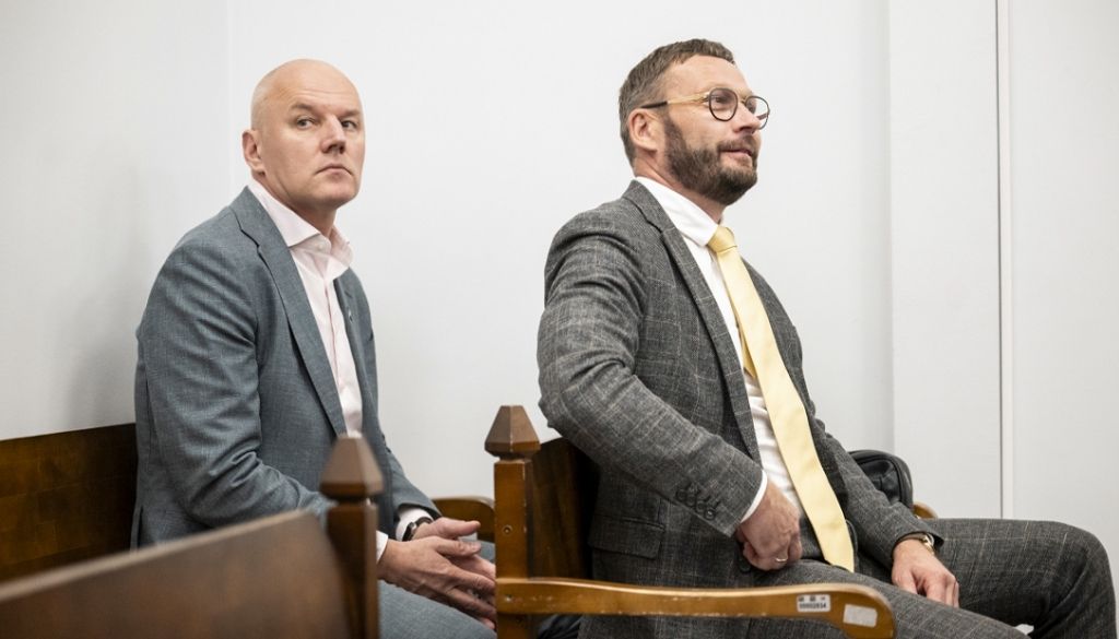Sāk iztiesāt lielāko reiderisma lietu Latvijā – uz apsūdzēto sola arī Velmers un Krastiņš
