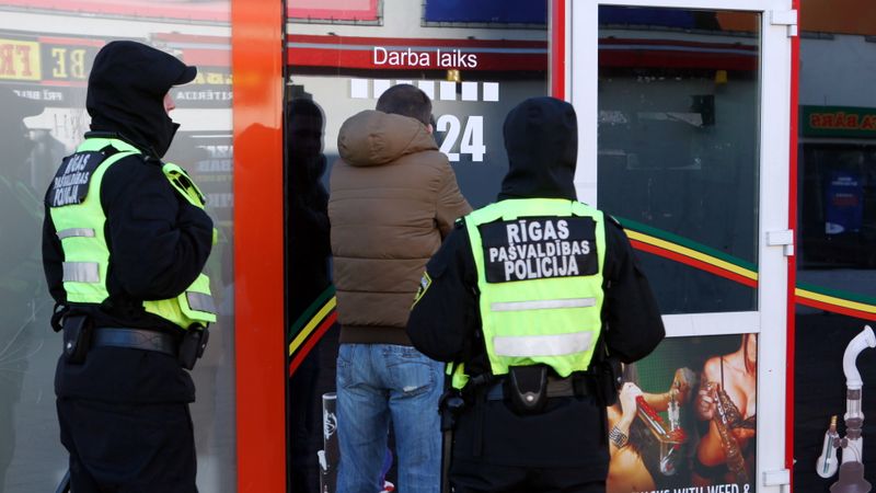 Patruļas dodas cīņā pret «legālajām narkotikām»