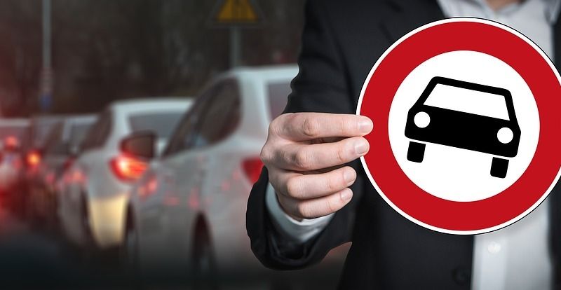 Lielbritānija plāno no 2035.gada aizliegt pārdot benzīndzinēja un dīzeļdzinēja auto