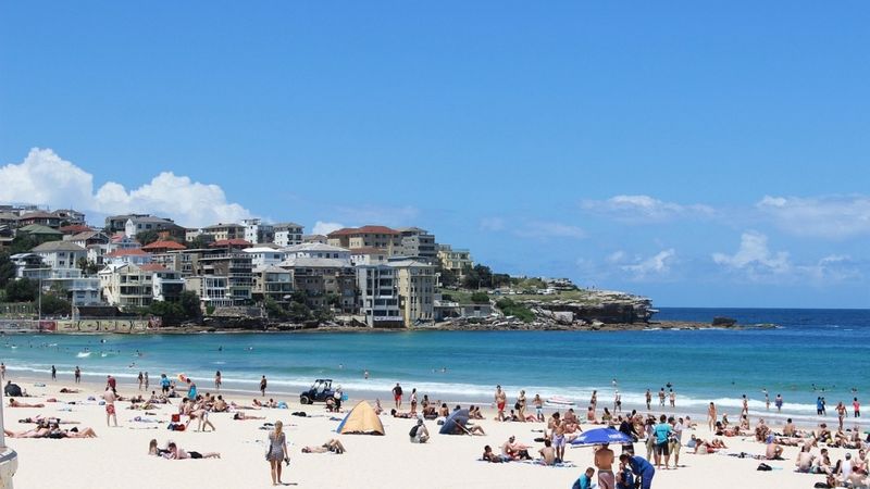 Austrālija draud izraidīt ballējušos tūristus