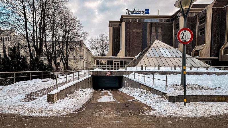 Snabb sāks pārvaldīt stāvvietas pie trim Radisson viesnīcām Rīgā