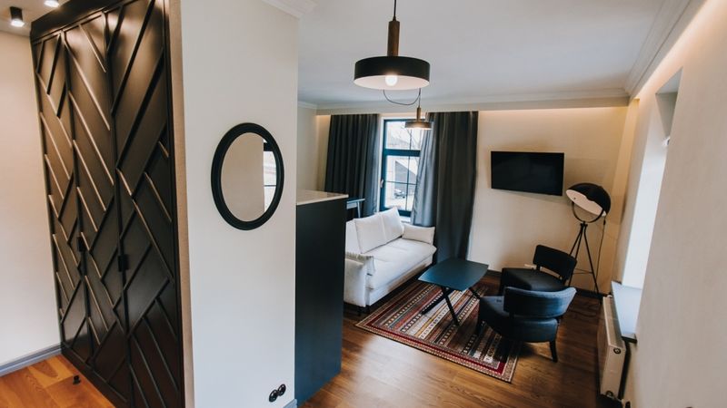 FOTO: Vecpuisim un koncertzālei Valmierā piepulcējas VP apartamenti