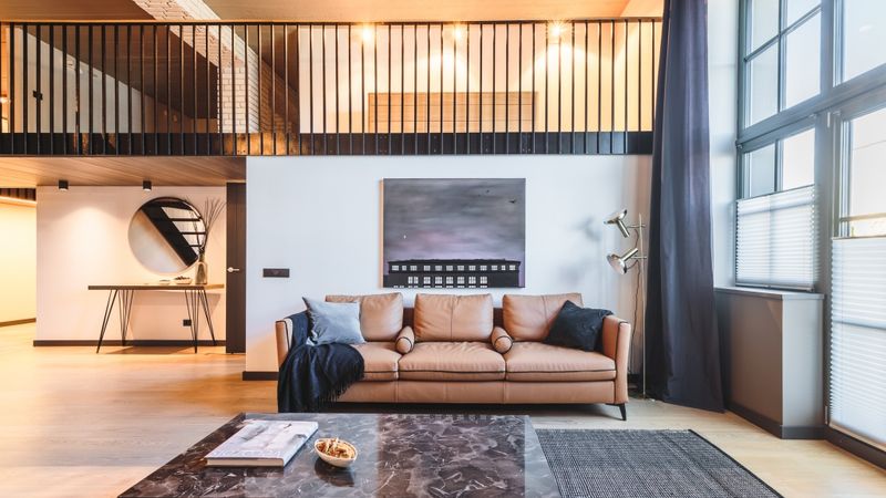 Ieguldot 10 miljonus eiro, Mūkusalas ielā industriālās ēkas pārbūvē par loft tipa mājokļiem