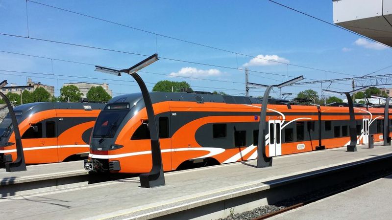 Pasažieru vilciens elektrovilcienus nomās no Stadler