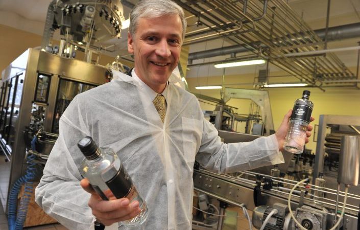 Dīvu pieprasa Karību salās, sāk ražot Riga Black Vodku