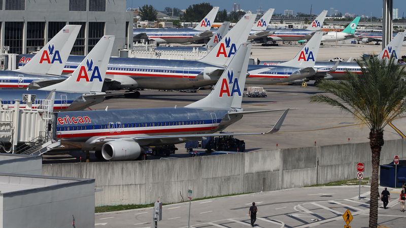 Problēmas datorsistēmā American Airlines liek atcelt simtiem lidojumu