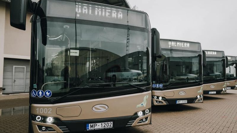 Hibrīdautobusi gatavi pārvadājumiem Valmierā