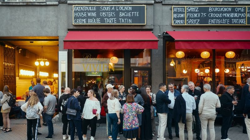Rīgā atklāts bārs brasserie Vivien
