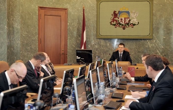 Bankas kaunina valdību, ka tā netur solījumu