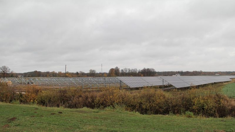 Ādažu novadā top vērienīgs saules paneļu parks