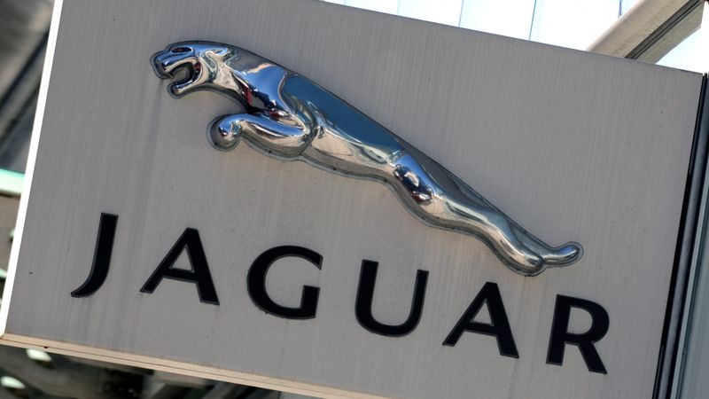 Jaguar Land Rover Lielbritānijā investēs 600 miljonus mārciņu