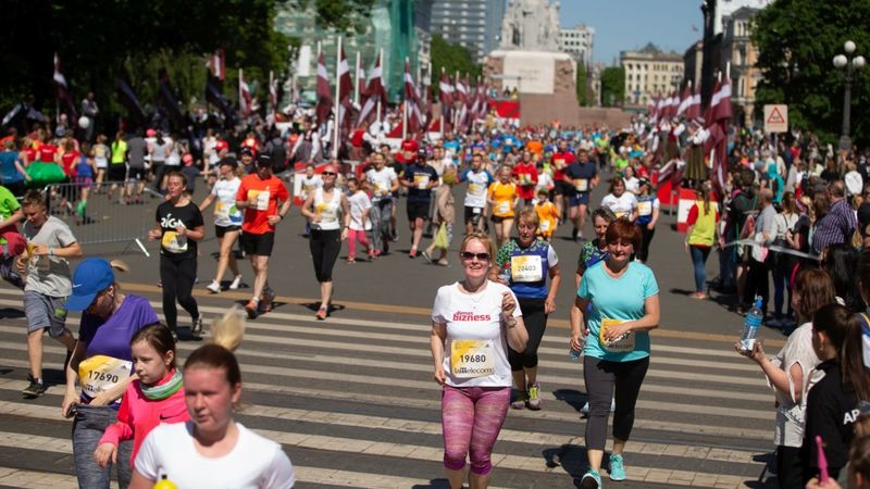 FOTO: Dienas Bizness piedalās Lattelecom Rīgas maratonā