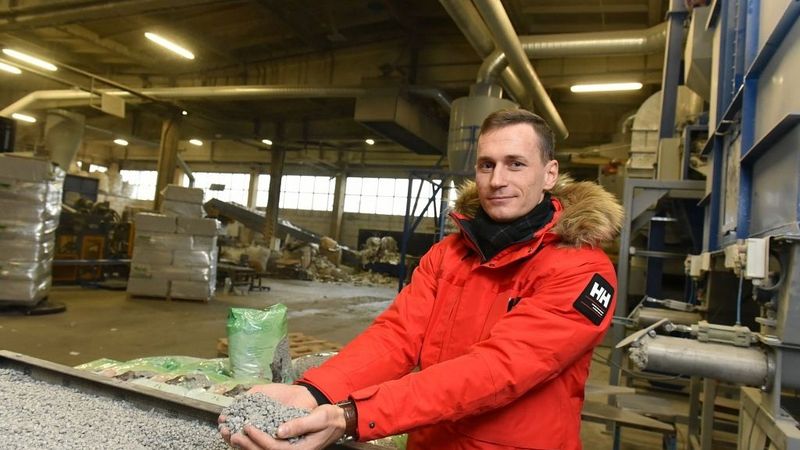 Makulatūru nelielos apjomos pārstrādā arī Latvijā