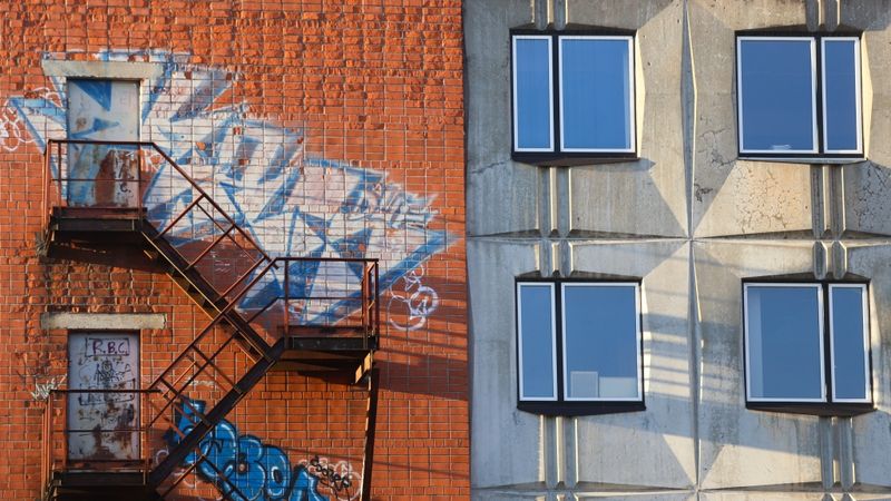 Rīgā ēku īpašniekiem plāno pienākumu no fasādes notīrīt grafiti