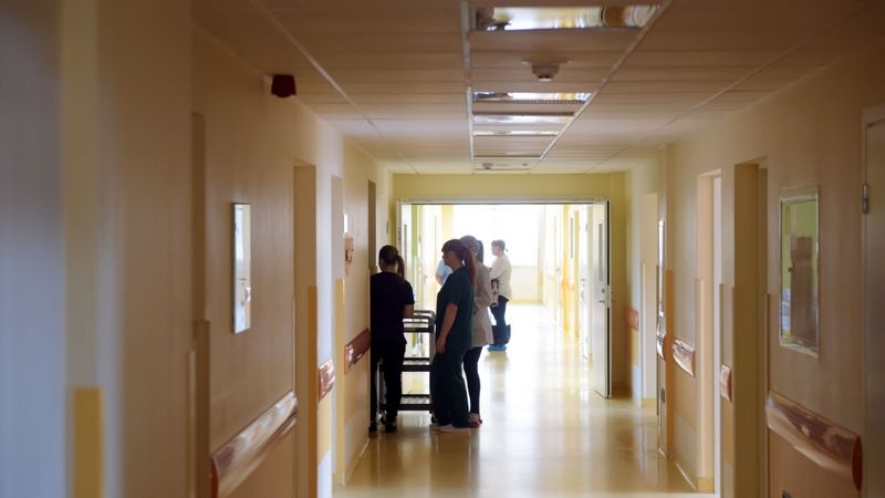 Jaunajā veselības apdrošināšanas sistēmā neapdrošinātajiem piedāvās noteikt mazu, bet obligātu iemaksu